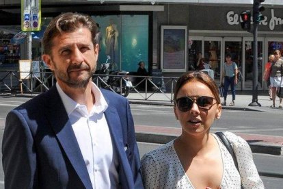 Chenoa y su prometido, el doctor Miguel Sánchez Encinas, en Madrid, el pasado 25 de junio.-GETTY