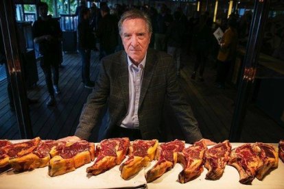 Iñaki Gabilondo, Txapeldún del Año 2020, en el restaurante del grupo Sagardi, este jueves.-JOAN CORTADELLAS