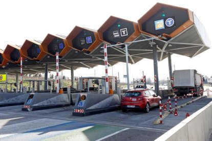 Autopista gestionada por Abertis.-