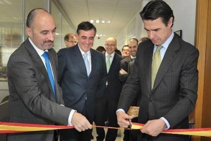 Momento de la inauguración de las nuevas áreas de Huf España. / ÁLVARO MARTÍNEZ-