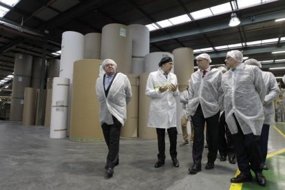 Visita del viceconsejero de Economía en Cartonajes Izquierdo-Luis Ángel Tejedor