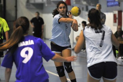 Uno de los partidos del Torneo de Ágreda de balonmano.-DIEGO MAYOR