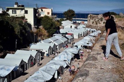 Campo de refugiados en la isla de Chios.-LOUISA GOULIAMAKI (AFP)