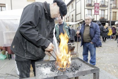 Las calles de Berlanga se llenan de artesanía y de productos agroalimentarios-L.A.T.