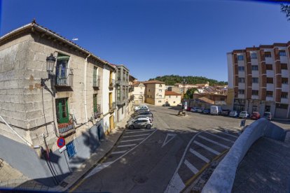 La conocida como plaza del Carmen de Soria cambiará la farola por una fuente ornamental. HDS