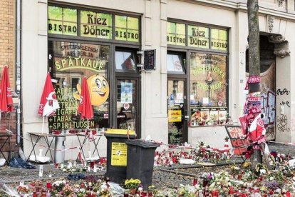 Muestras de solidaridad en el kebab atacado el pasado 9 de octubre en Halle (Alemania).-