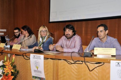 Ian Ortega, Victoria Tortosa, Blanca García, Rubén García y David Francés durante la presentación de experiencias.-VALENTÍN GUISANDE