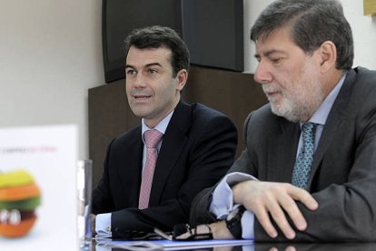 Yves Díaz de Villegas y Santiago Aparicio durante la presentación de la plataforma. / ÚRSULA SIERRA-