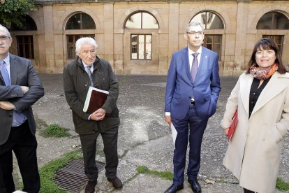 Un momento del acto realizado por la Fundación Española Antonio Machado, ayer, en el Instituto. LUIS ÁNGEL TEJEDOR