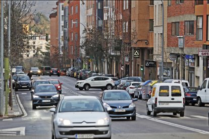 Vehículos en la avenida de Valladolid.-HDS