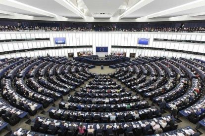 El Parlamento Europeo, durante una sesión plenaria en Estrasburgo.-JEAN-FRANÇOIS BADIAS (AP)