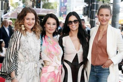 Drew Barrimore, Lucy Liu, Demi Moore y Cameron Diaz, en el paseo de la Fama.-EFE / ETIENNE LAURENT