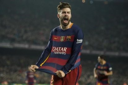 Gerard Piqué celebra un gol ante el Athletic.-JORDI COTRINA