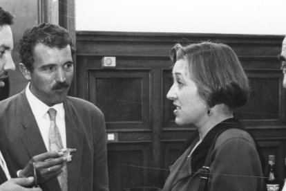 Domingo Heras, José Antonio de Miguel, Eloísa Álvarez y Eduardo Garcés en la Subdelegación del Gobierno en la noche electoral de 1991. FOTO ROMERO