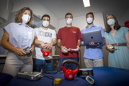 Sandra Jiménez, Ricardo Medrano, Ignacio Hernando, Luis Ceballos y Teresa Mingo, equipo de investigadores de Ciencias de la Salud que han participado en el estudio - MARIO TEJEDOR