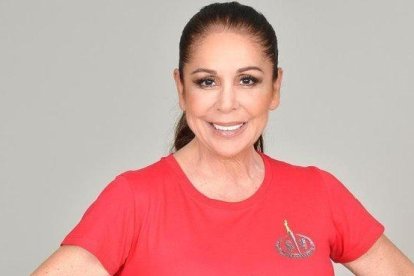 Isabel Pantoja posa para la foto oficial de Supervivientes.-INSTAGRAM