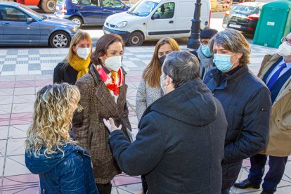 Reyes Maroto a su llegada a la Cámara de Comercio de Soria. MARIO TEJEDOR