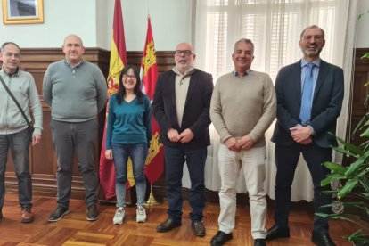 Imagen de la reunión con el subdelegado Miguel Latorre. HDS