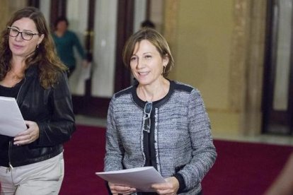 La presidenta del Parlament, Carme Forcadell, este lunes a su entrada en la Cámara catalana.-EP