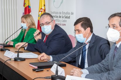 Firma del convenio con De Gregorio, Vázquez, Martínez y Caballero. GONZALO MONTESEGURO