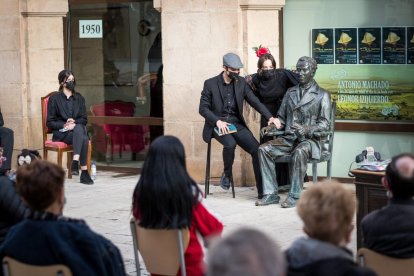 Representación, ayer, de los alumnos del Machado. GONZALO MONTESEGURO