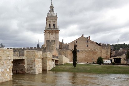 Río Ucero a su paso por El Burgo de Osma. MARIO TEJEDOR