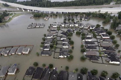 La ciudad de Spring (Tejas), inundada por el Harvey.-AP / DAVID J. PHILLIP