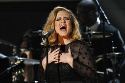 La cantante británica Adele, durante un concierto.-EL PERIÓDICO