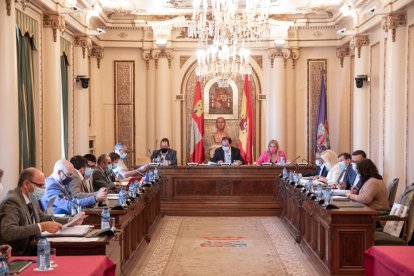 Pleno de la Diputación que se celebró ayer.-GONZALO MONTESEGURO