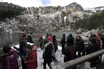 La Laguna Negra fue uno de los puntos más visitados durante la jornada de ayer en Soria.-VALENTIN GUISANDE