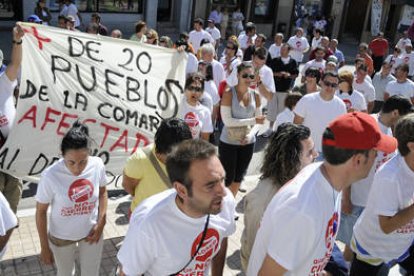 Uno de los actos revindicativos de los trabajadores de Puertas Norma. / ÚRSULA SIERRA-