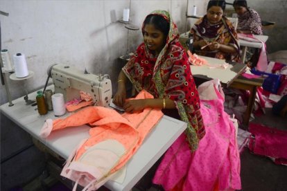 Una trabajadora de una fábrica de Bangladés.-MUNIR UZ ZAMAN