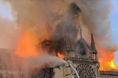 Notre Dame, en llamas.-PATRICK ANIDJAR AFP