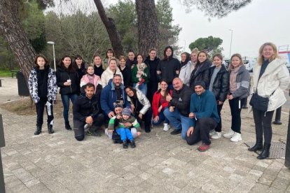 Veteranos del Club de Rugby Ingenieros de Soria con los españoles y ucranianos con los que viajaron de vuelta desde Polonia. HDS