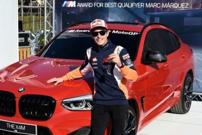 Marc Márquez, con el BMW X4M Competition.-