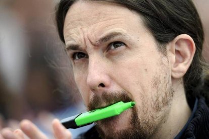 El secretario general de Podemos, Pablo Iglesias, durante el mitin de su partido en Oviedo este domingo.-Foto: REUTOERS/ ELOY ALONSO