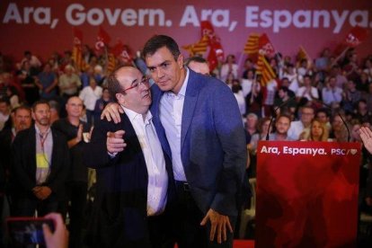 Miquel Iceta, junto a Pedro Sánchez.-ÁLVARO MONGE