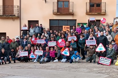 Movilización contra la macrogranja en diciembre de 2022 en Villálvaro.-HDS