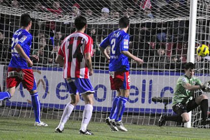 Imagen del encuentro del Numancia el viernes en Girona. / Área 11-