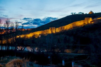 La muralla en su tramo junto al Duero. MARIO TEJEDOR (35)