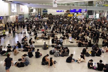 El aeropuerto de Hong Kong, este lunes.-EFE / EPA / LAUREL CHOR