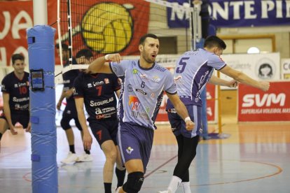 El Río Duero festejó en Manacor una victoria con remontada.-MARIO TEJEDOR