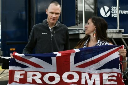 Froome, con una aficionada-PHILIPPE LOPEZ