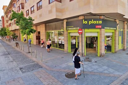 Supermercado La Plaza de Día, que ahora pasará a Alcampo,  junto al Rincón de Bécquer de Soria. HDS