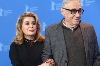 Catherine Deneuve y André Téchiné, en la presentación de El adiós a la noche en Berlín.-EFE / ADAM BERRY