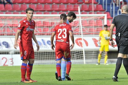 Íñigo Pérez y Capilla en el transcurso del partido ante el Mirandés.-DANIEL RODRÍGUEZ