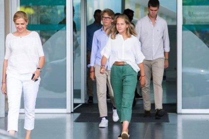 La infanta, con sus hijos.-EFE / RODRIGO JIMÉNEZ