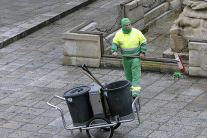 Limpieza viaria en la capital.-Mario Tejedor