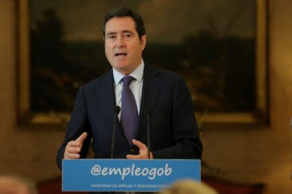 El presidente de Cepyme y vicepresidente de la CEOE, Antonio Garamendi, en una rueda de prensa.-JOSE LUIS ROCA (EL PERIODICO)