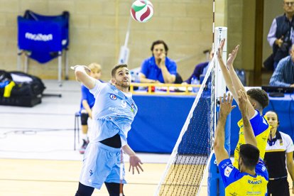 Villalba seguirá una temporada más como celeste. MARIO TEJEDOR